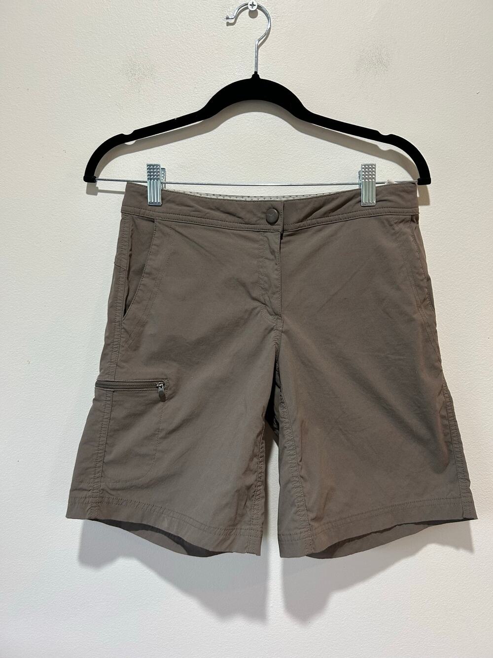 L.L. Bean women's water repellent comfort trail shorts size 4 grey taupe outdoor